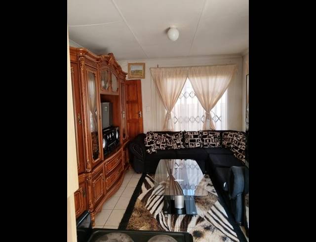 2 BEDROOM HOUSE FOR SALE IN PROTEA GLEN